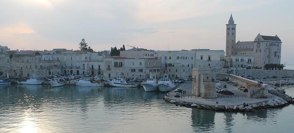 B&B La cattedrale sul mare Trani Esterno foto