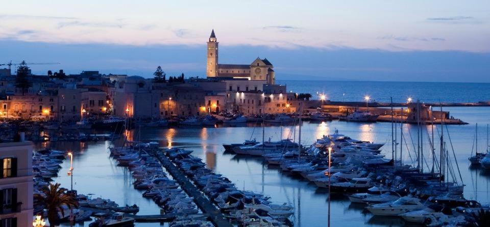 B&B La cattedrale sul mare Trani Esterno foto